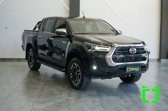 TOYOTA HILUX 2.8 D-4D TURBO DIESEL CD SRX 4X4 AUTOMÁTICO